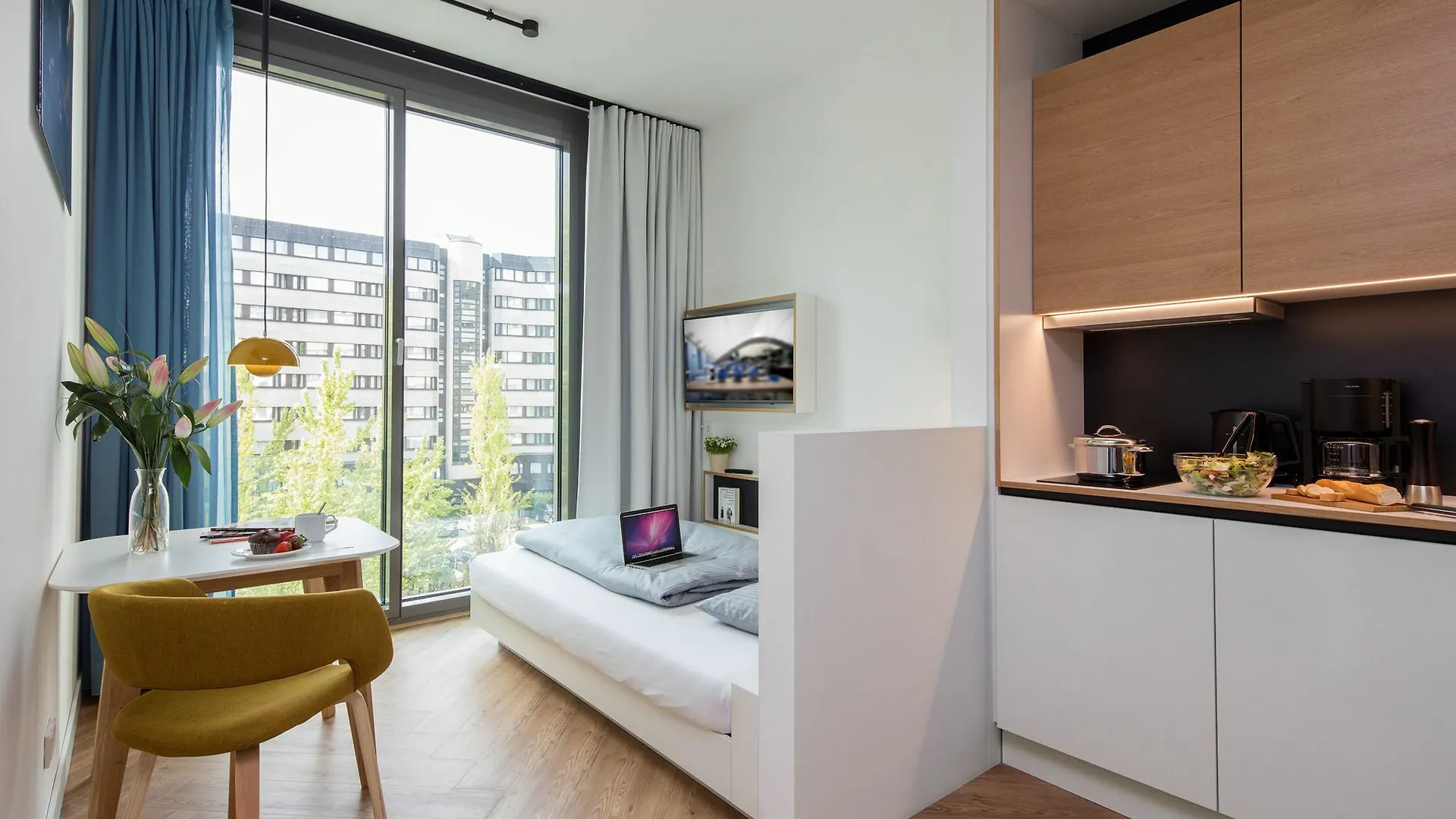 Smartments Business Berlin City West 3*,